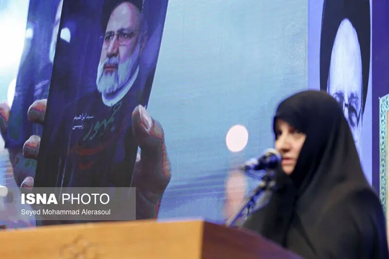 تصاویر گریه‌های جمیله علم الهدی در یک مراسم خبرساز شد