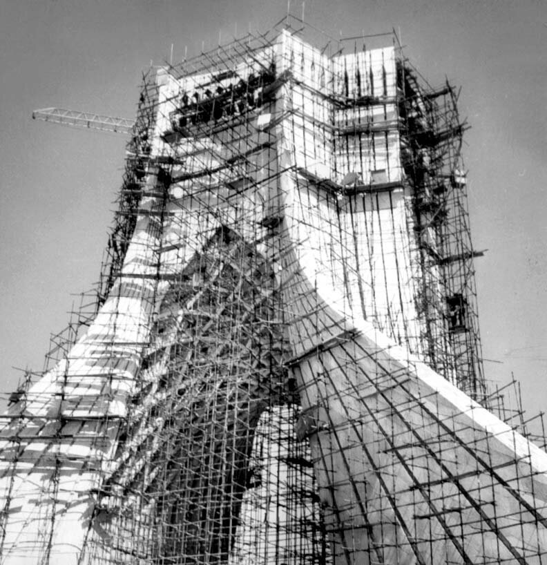 فیلمی کمتر دیده شده از زمان ساخت میدان و برج آزادی