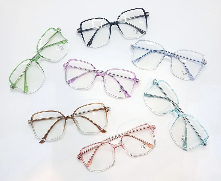 مزایا و معایب عینک بلوکات؛ هر آنچه که باید در مورد عینک بلوکات بدانیم