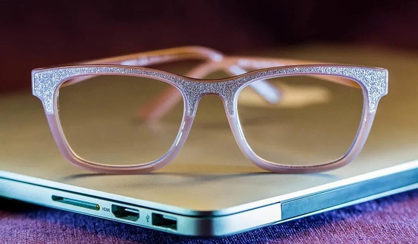 مزایا و معایب عینک بلوکات؛ هر آنچه که باید در مورد عینک بلوکات بدانیم