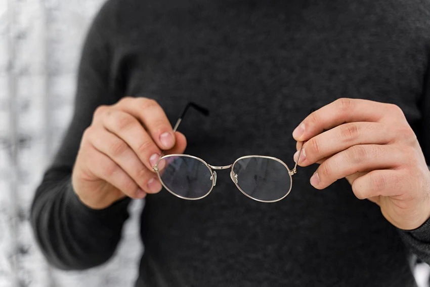 مزایا و معایب عینک بلوکات؛ هر آنچه که باید در مورد عینک بلوکات بدانیم