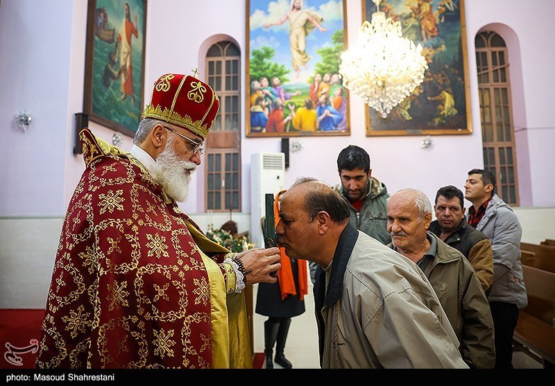 تصاویری از حال و هوای سال نو میلادی در تهران تصاویری از حال و هوای سال نو میلادی در تهران