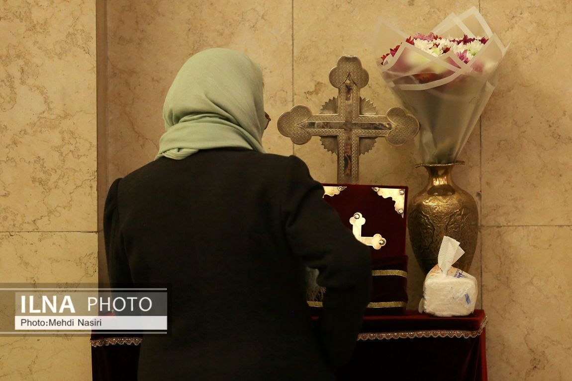 تصاویری از حال و هوای سال نو میلادی در تهران تصاویری از حال و هوای سال نو میلادی در تهران