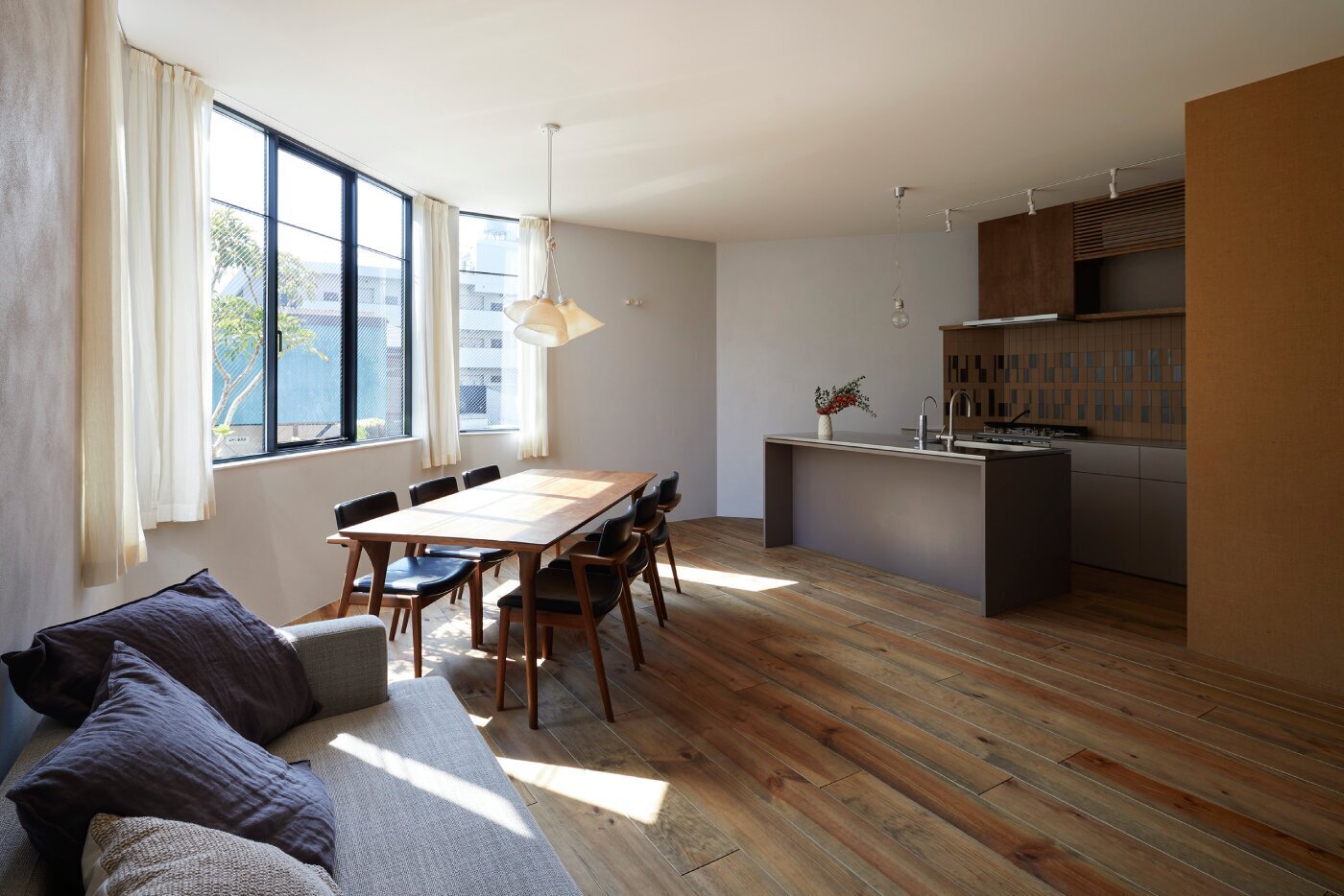 (تصاویر) معجزه معماران ژاپنی؛ خانه ۶۲ متری ژاپنی زیبا، جا دار و پر نور (تصاویر) معجزه معماران ژاپنی؛ خانه ۶۲ متری ژاپنی زیبا، جا دار و پر نور