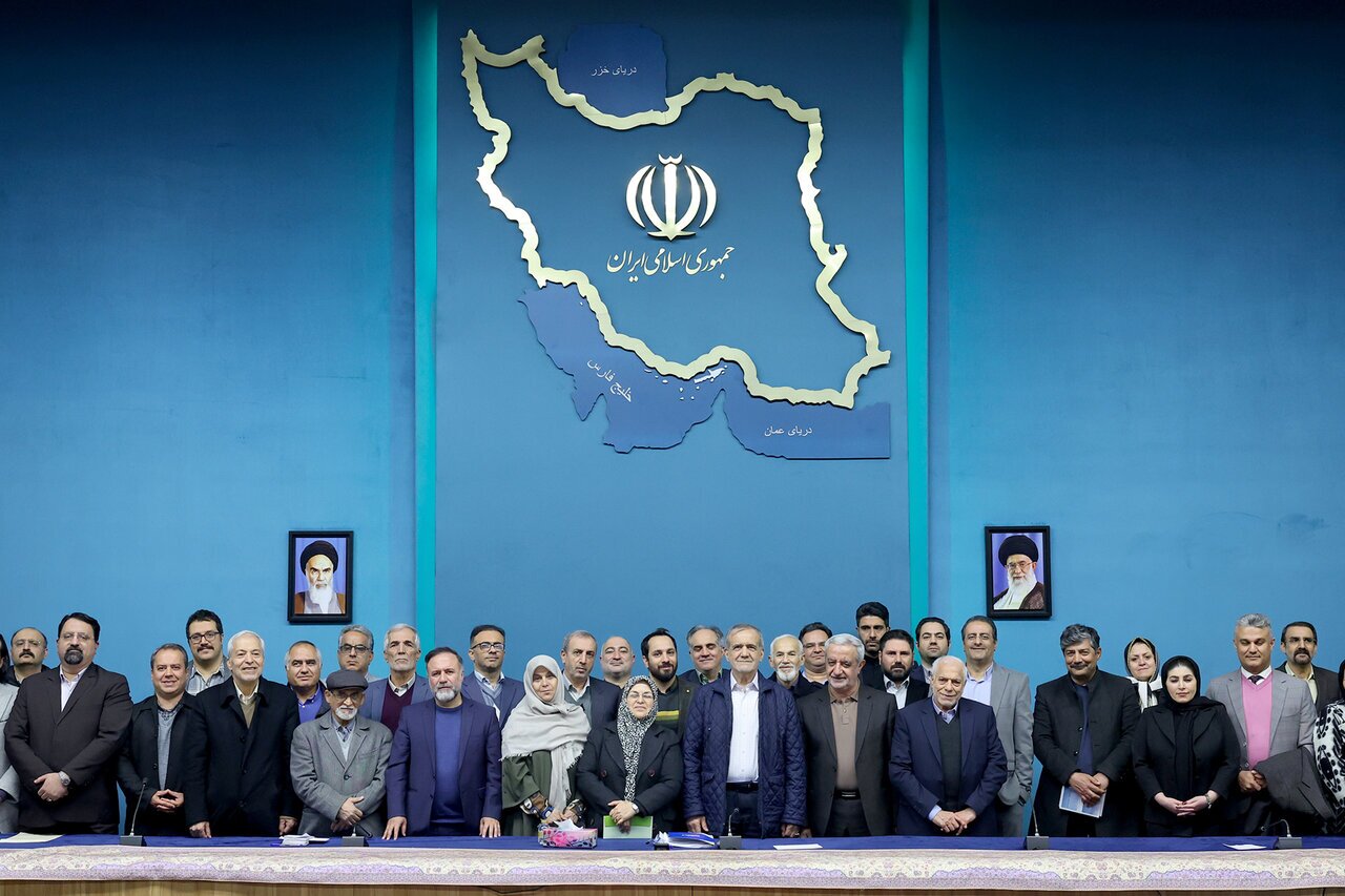 تصاویری از دیدار پزشکیان و اصلاح طلبان شورای مرکزی حزب اتحاد ملت