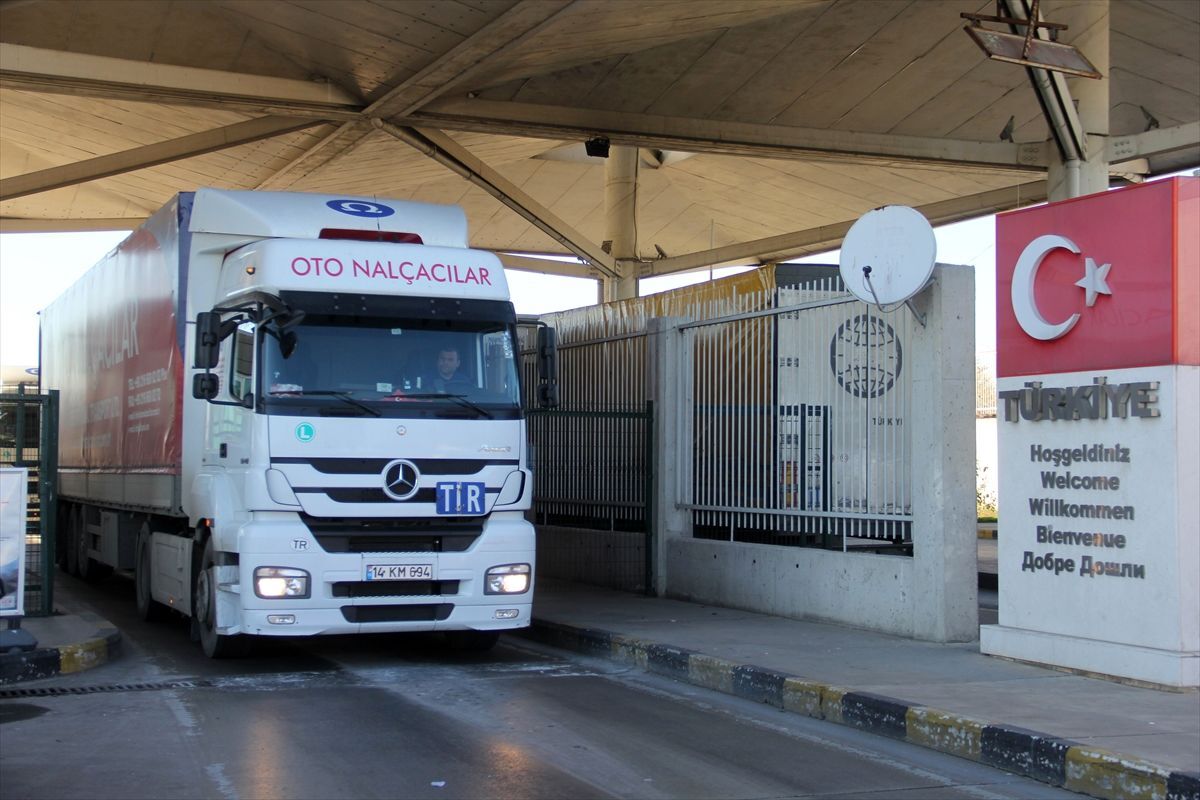 جنگ گازوئیلی ایران و ترکیه؛ کامیون‌های ایرانی در گل فرو رفتند!