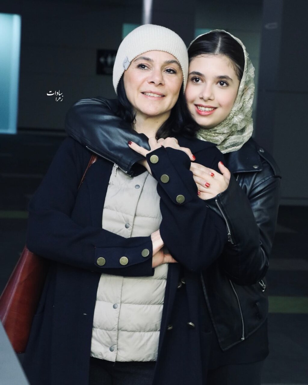 مستانه مهاجر در آغوش دخترش «نفس» مستانه مهاجر در آغوش دخترش «نفس»