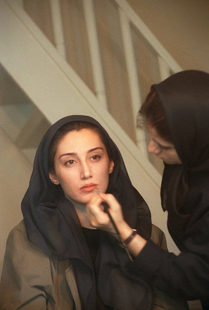 عکس | گریم هدیه تهرانی برای یک فیلم سینمایی، سال ۱۳۷۹