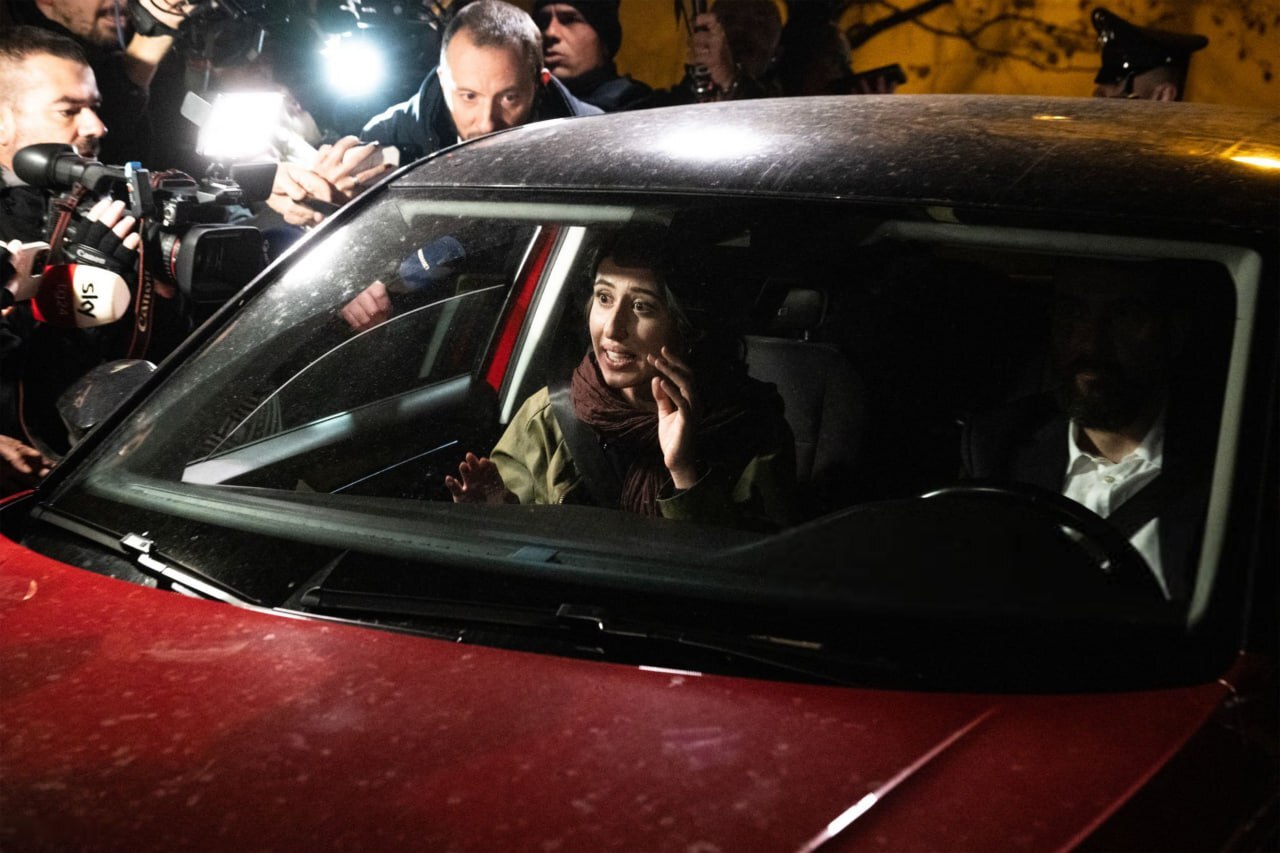 اولین تصاویر خبرنگار آزادشده پس از بازگشت به ایتالیا