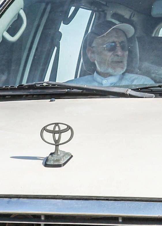 تصویری از مصطفی میرسلیم در لندکروز/ مخالف واردات خودرو سوار بر خودروی وارداتی! تصویری از مصطفی میرسلیم در لندکروز/ مخالف واردات خودرو سوار بر خودروی وارداتی!