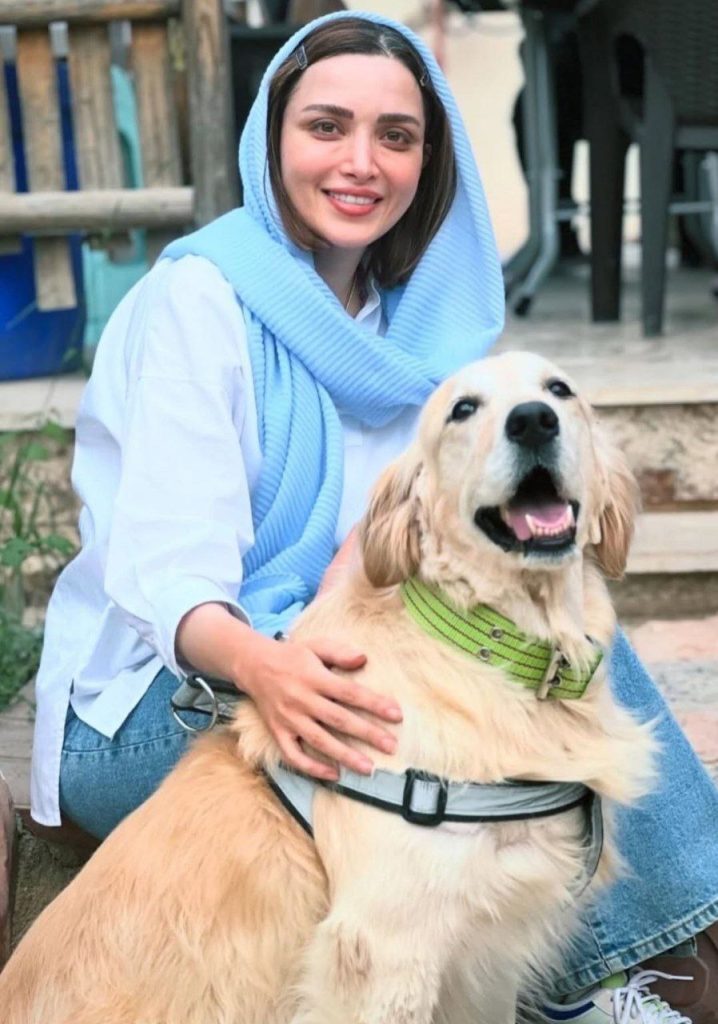 عکسی از بهنوش طباطبایی با سگ غول پیکرش