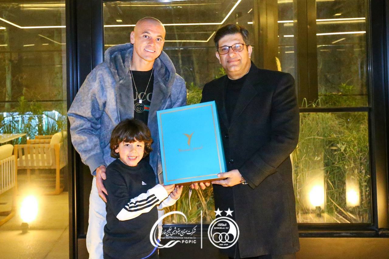 (تصاویر) جشن کریسمس لاکچری باشگاه استقلال برای خارجی‌ها