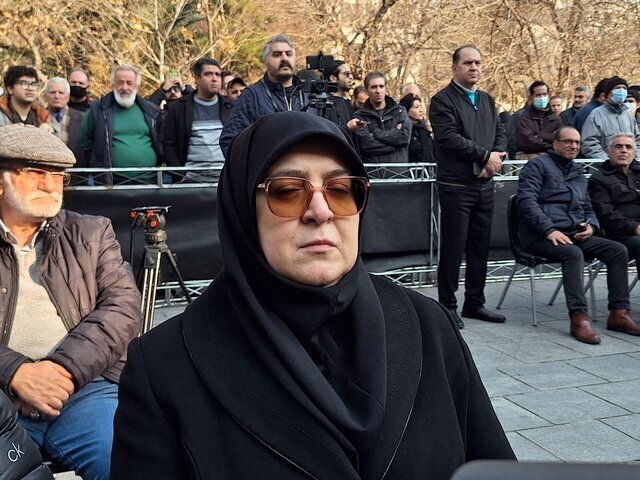 دو چهره سیاسی معروف در مراسم ژاله علو حضور پیدا کردند دو چهره سیاسی معروف در مراسم ژاله علو حضور پیدا کردند