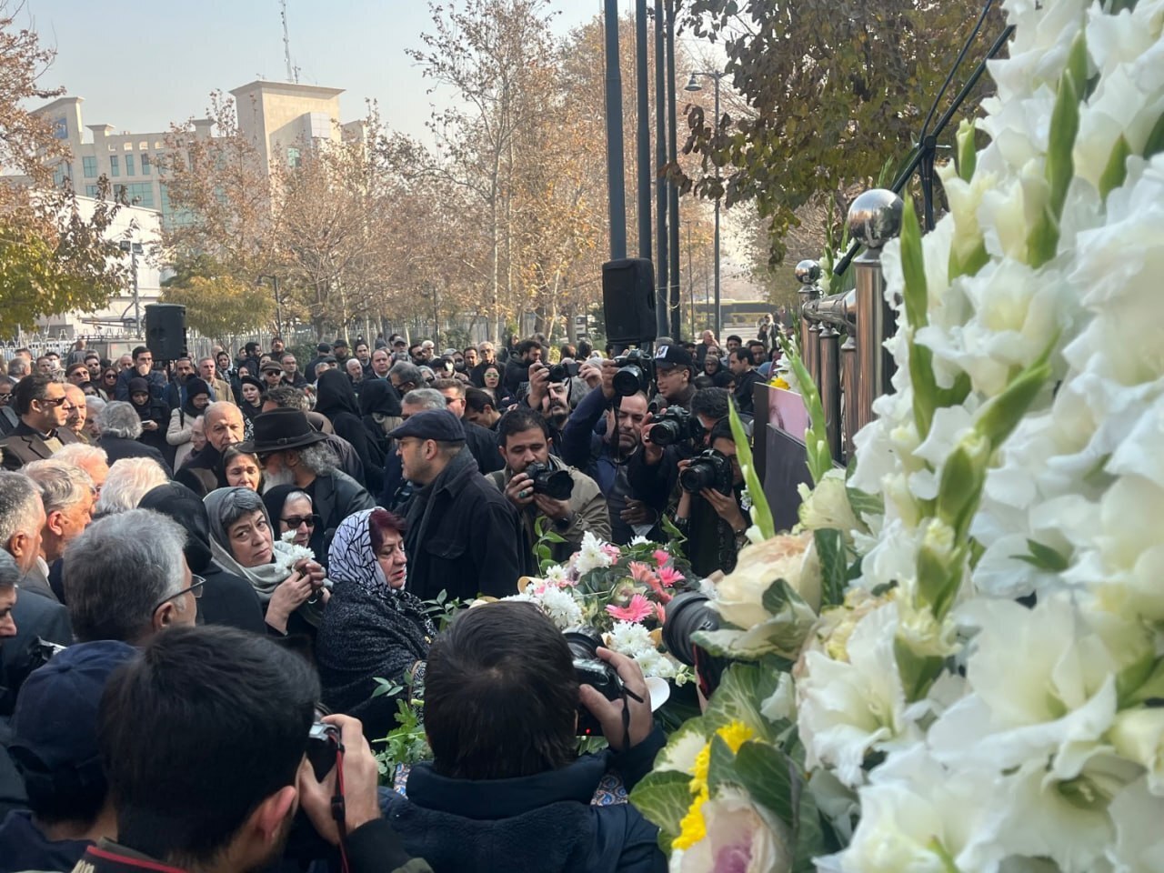 (تصاویر) چهره‌های سیاسی در مراسم تشییع پیکر زنده‌یاد «ژاله علو»