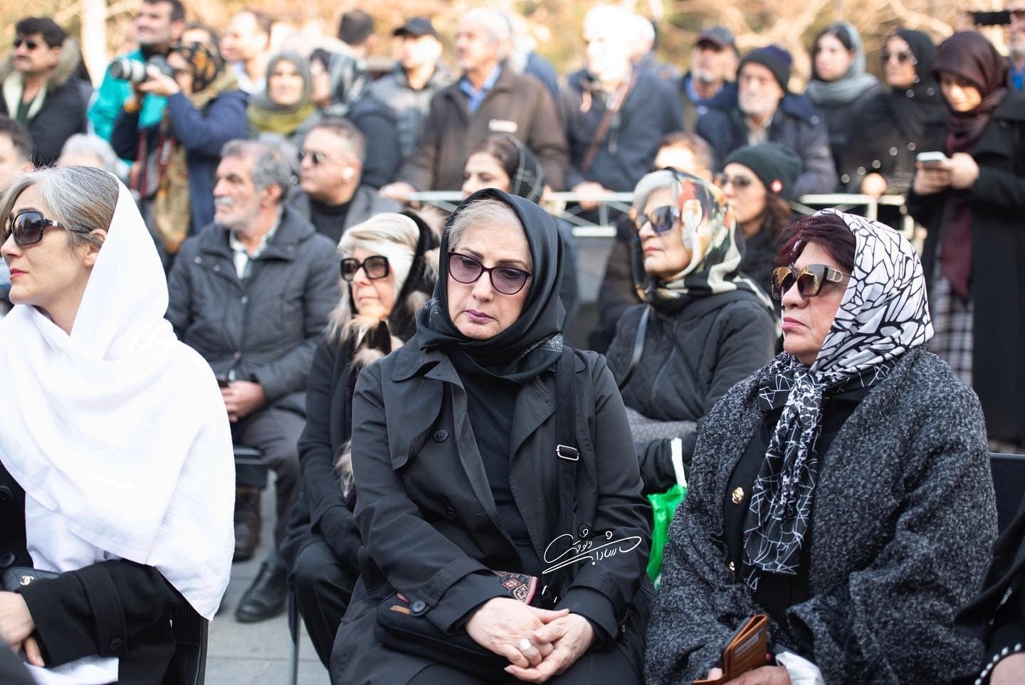 (تصاویر) استایل بازیگران زن مشهور در مراسم ختم ژاله علو