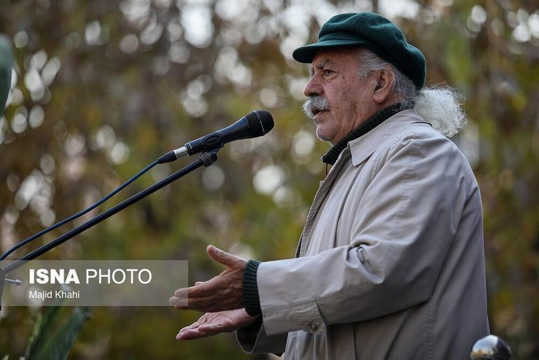 حضور پدر گلشیفته فراهانی در مراسم ختم ژاله علو