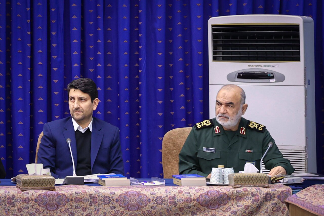 مقامات نظامی حاضر در جلسه رفع فیلترینگ چه کسانی بودند؟ مقامات نظامی حاضر در جلسه رفع فیلترینگ چه کسانی بودند؟