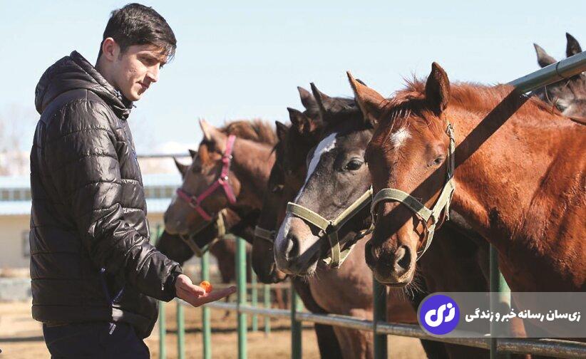 (تصاویر) سرگرمی عجیب و گرانقیمت ستاره فوتبال؛ سردار آزمون چند اسب دارد؟ (تصاویر) سرگرمی عجیب و گرانقیمت ستاره فوتبال؛ سردار آزمون چند اسب دارد؟