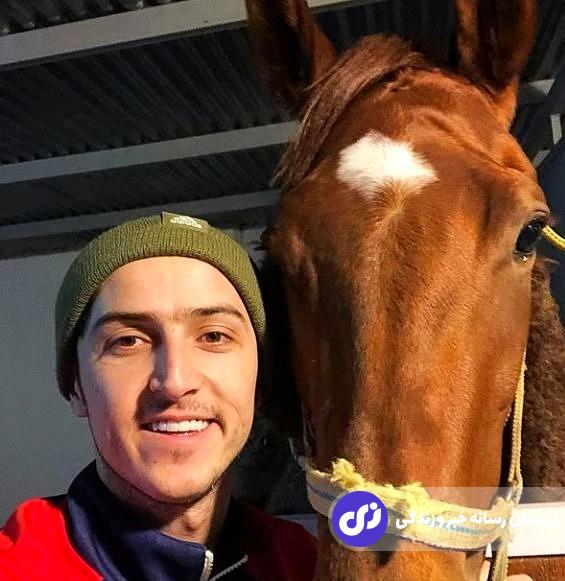 (تصاویر) سرگرمی عجیب و گرانقیمت ستاره فوتبال؛ سردار آزمون چند اسب دارد؟ (تصاویر) سرگرمی عجیب و گرانقیمت ستاره فوتبال؛ سردار آزمون چند اسب دارد؟