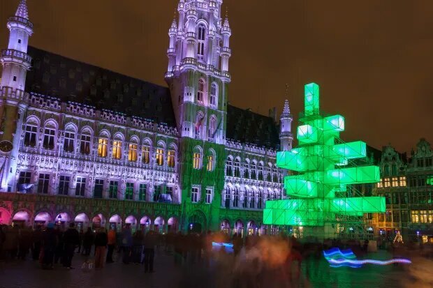 گرانترین درخت کریسمس در آلمان رونمایی شد گرانترین درخت کریسمس در آلمان رونمایی شد