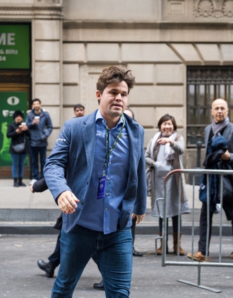 قهرمان شطرنج جهان به خاطر پوشیدن شلوار جین اخراج شد