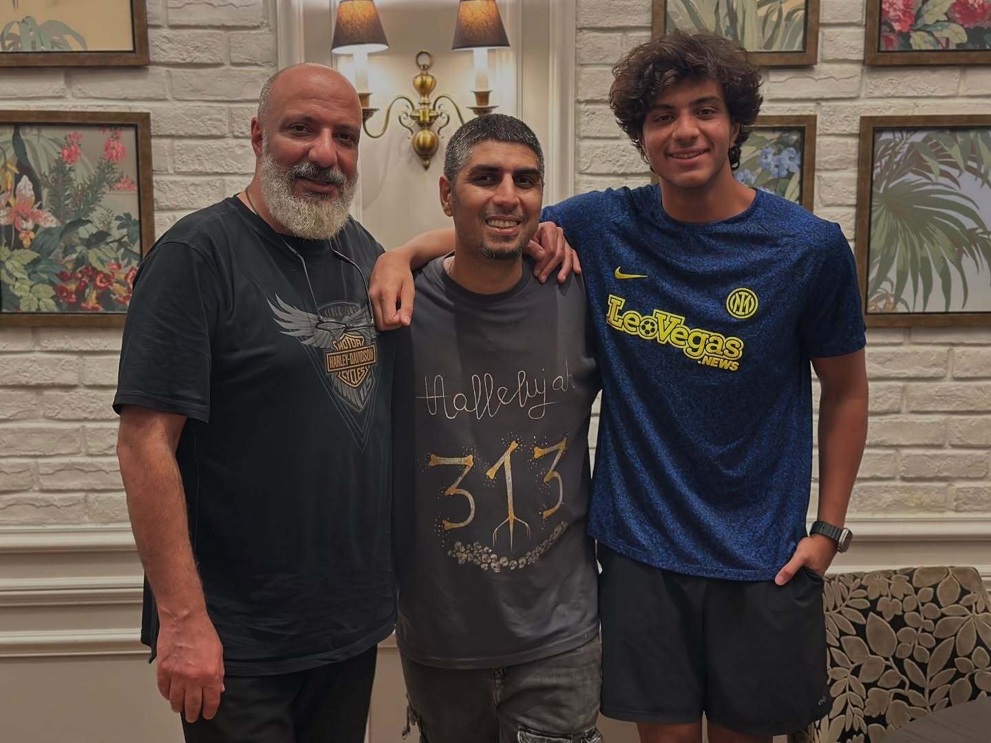 امیر جعفری دو عکس خانوادگی در کنار رضا پیشرو منتشر کرد