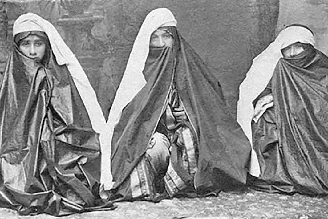 دلایل عجیب زنان برای خودکشی در عصر قاجار