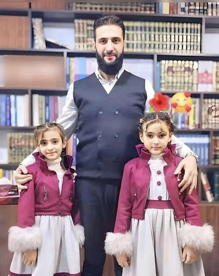 تصویر لو رفته از دو دختر زیبا و خوش لباس ابومحمد جولانی