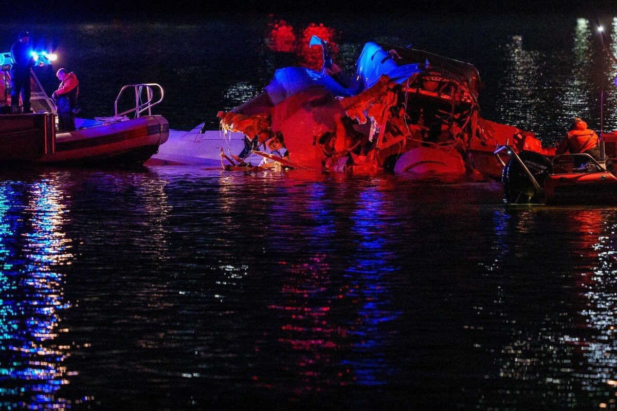 حضور حداقل ۱۴ اسکیت باز در هواپیمای سقوط کرده در واشنگتن