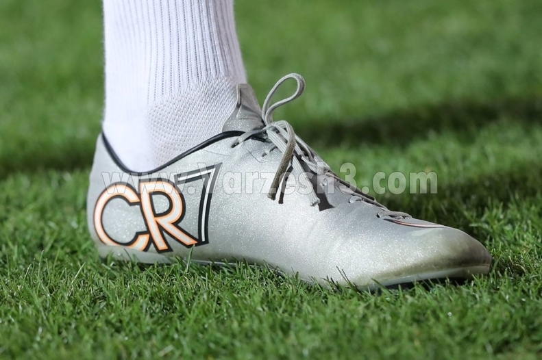 (عکس) راز دبل رامین رضائیان فاش شد: کفشهای رونالدو! (عکس) راز دبل رامین رضائیان فاش شد: کفشهای رونالدو!