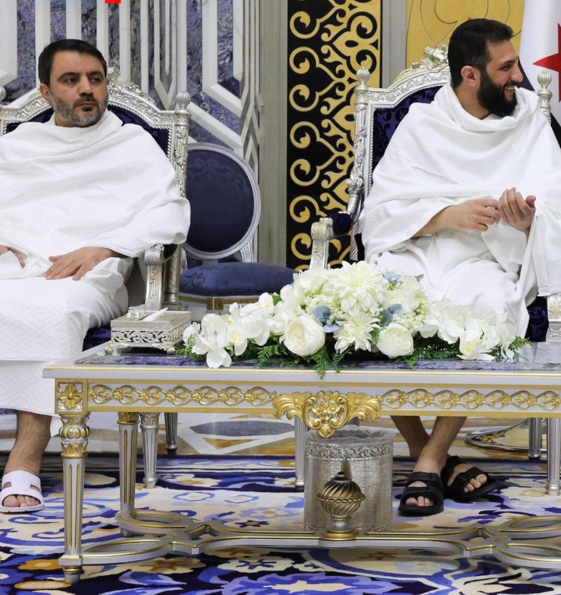 (ویدئو) محمد الجولانی با تایید بن سلمان وارد کعبه شد!