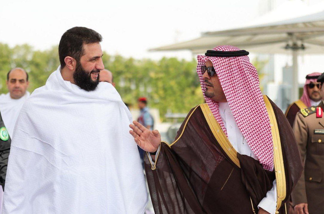 (ویدئو) محمد الجولانی با تایید بن سلمان وارد کعبه شد!