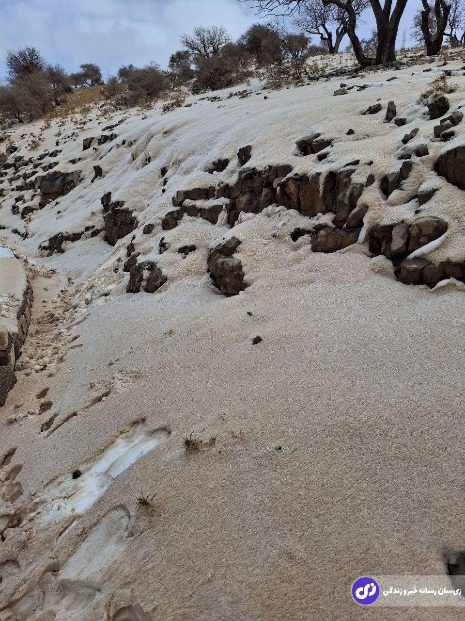 (عکس) در این نقطه از ایران برف قهوه‌ای بارید!