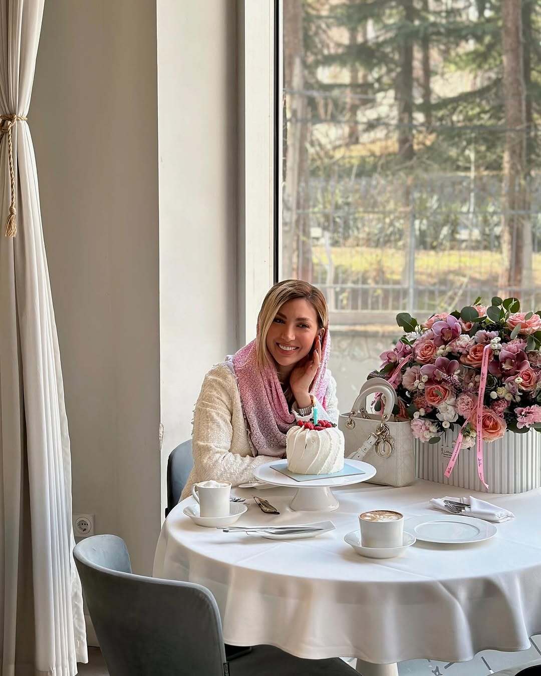 عکس جدید همسر بهرام رادان با یک کیک تولد مینی‌مال