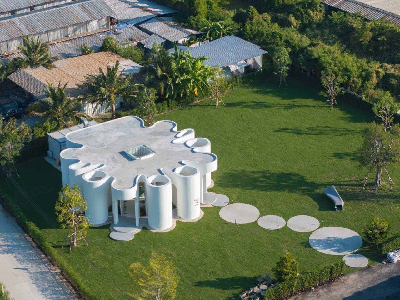 معروفترین کافه تایلند که شبیه رشد گلها طراحی شده است معروفترین کافه تایلند که شبیه رشد گلها طراحی شده است