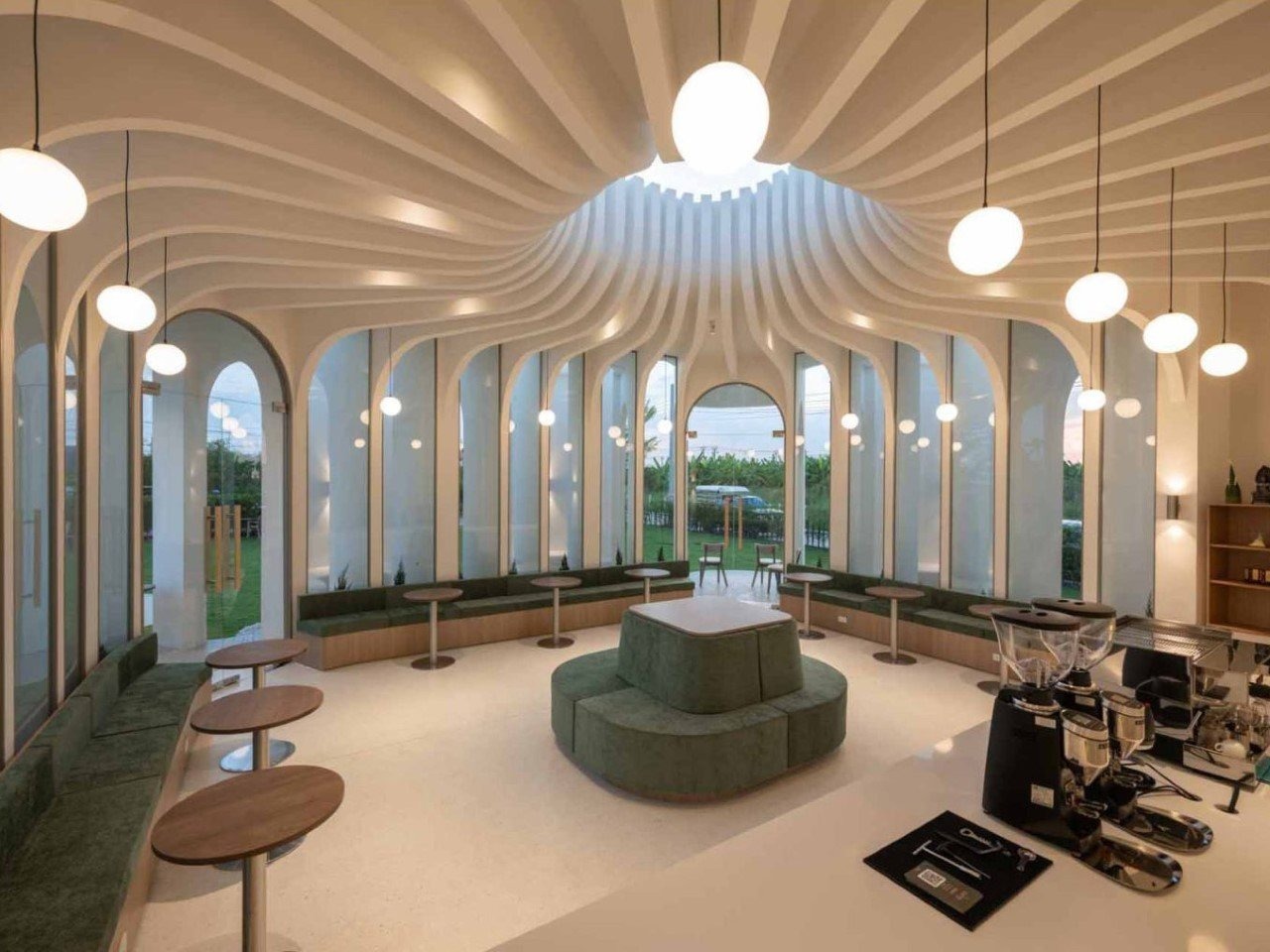 معروفترین کافه تایلند که شبیه رشد گلها طراحی شده است معروفترین کافه تایلند که شبیه رشد گلها طراحی شده است