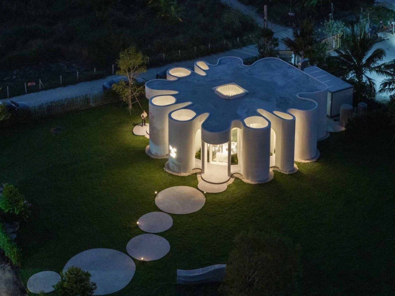 معروفترین کافه تایلند که شبیه رشد گلها طراحی شده است معروفترین کافه تایلند که شبیه رشد گلها طراحی شده است