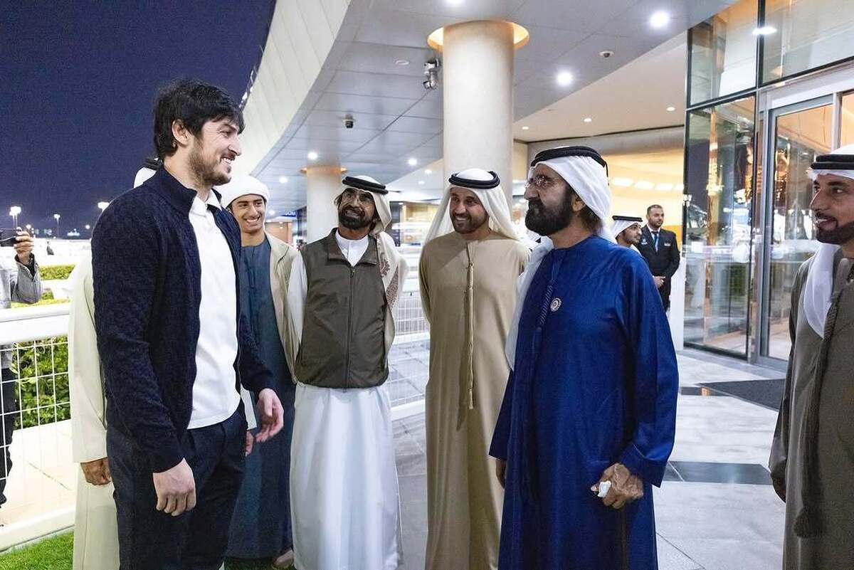 (عکس) دیدار خبرساز سردار آزمون با امیر دبی (عکس) دیدار خبرساز سردار آزمون با امیر دبی