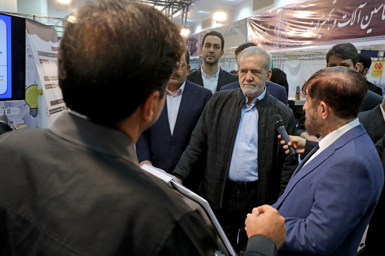 عکسی از ظریف در بیت رهبری بعد از بازگشت از داووس