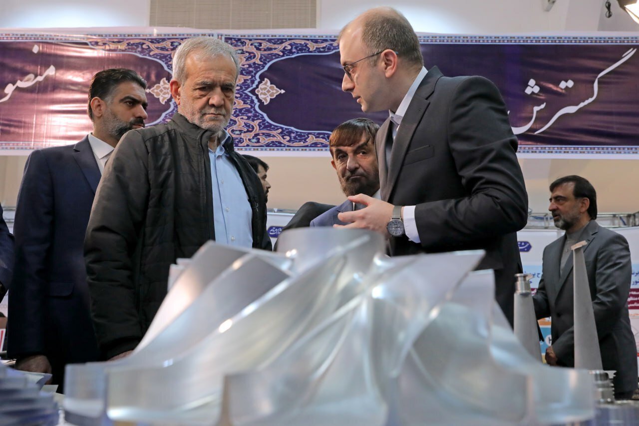 عکسی از ظریف در بیت رهبری بعد از بازگشت از داووس