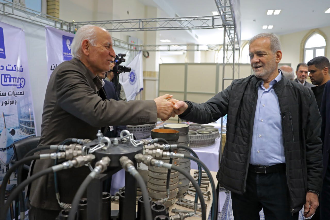 عکسی از ظریف در بیت رهبری بعد از بازگشت از داووس