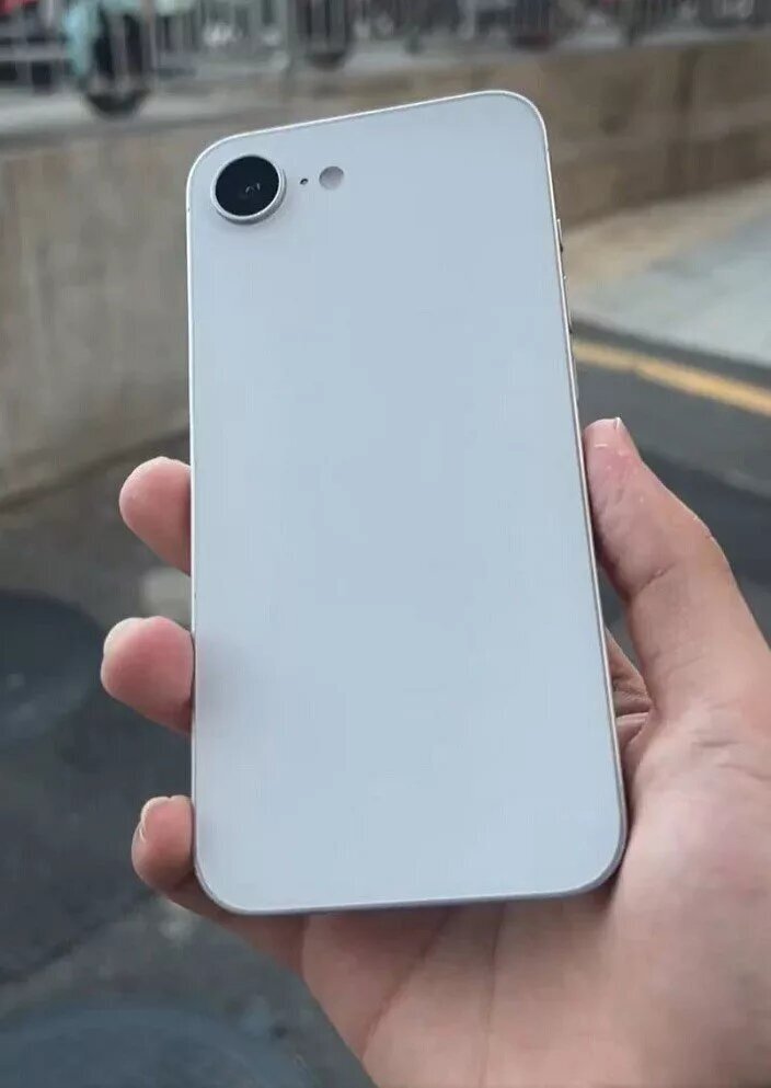 (تصاویر) آیفون ارزان با چهرهای متفاوت و ساده (تصاویر) آیفون ارزان با چهرهای متفاوت و ساده