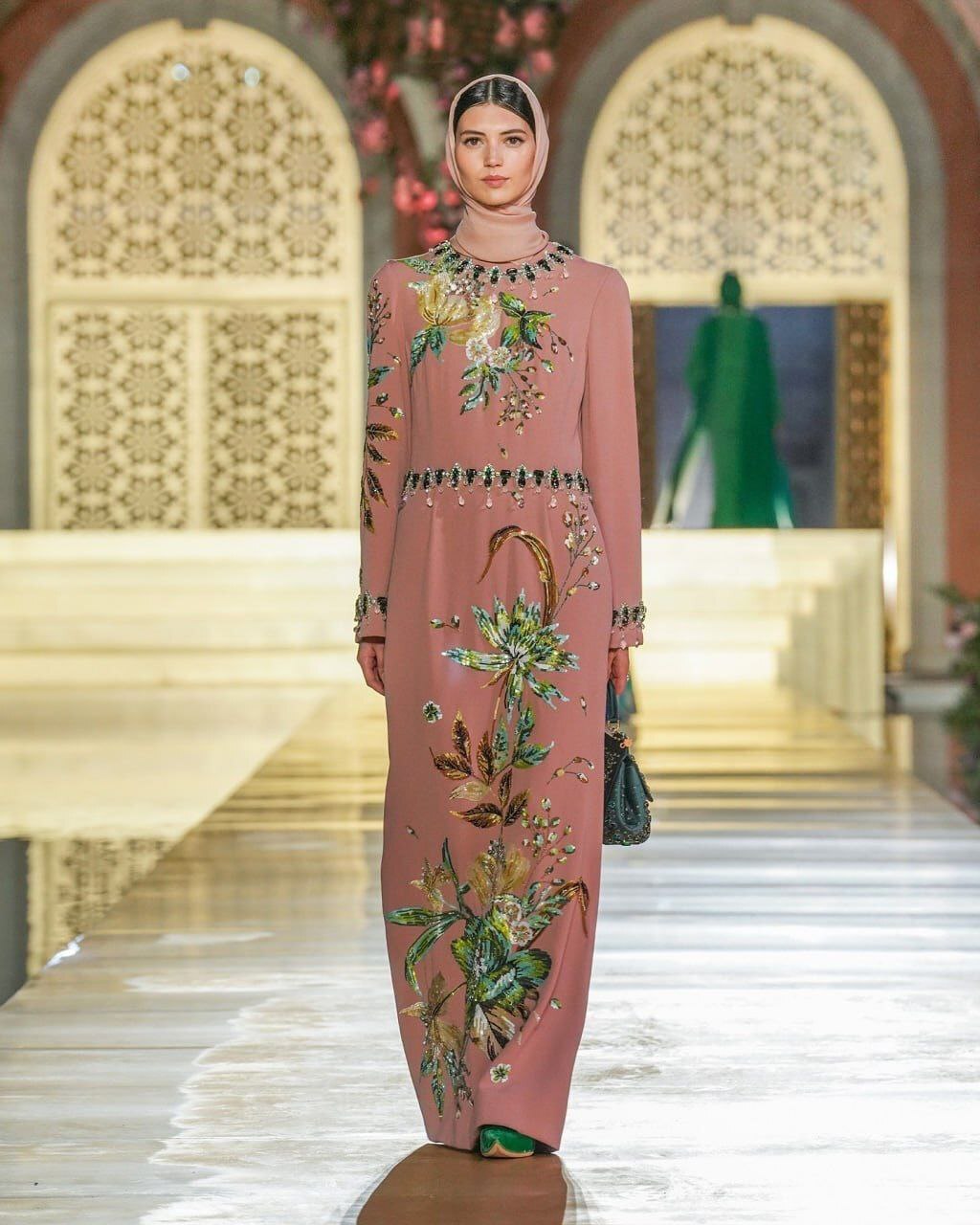 دولچه و گابانا جدیدترین کالکشن حجاب را در عربستان رونمایی کرد دولچه و گابانا جدیدترین کالکشن حجاب را در عربستان رونمایی کرد