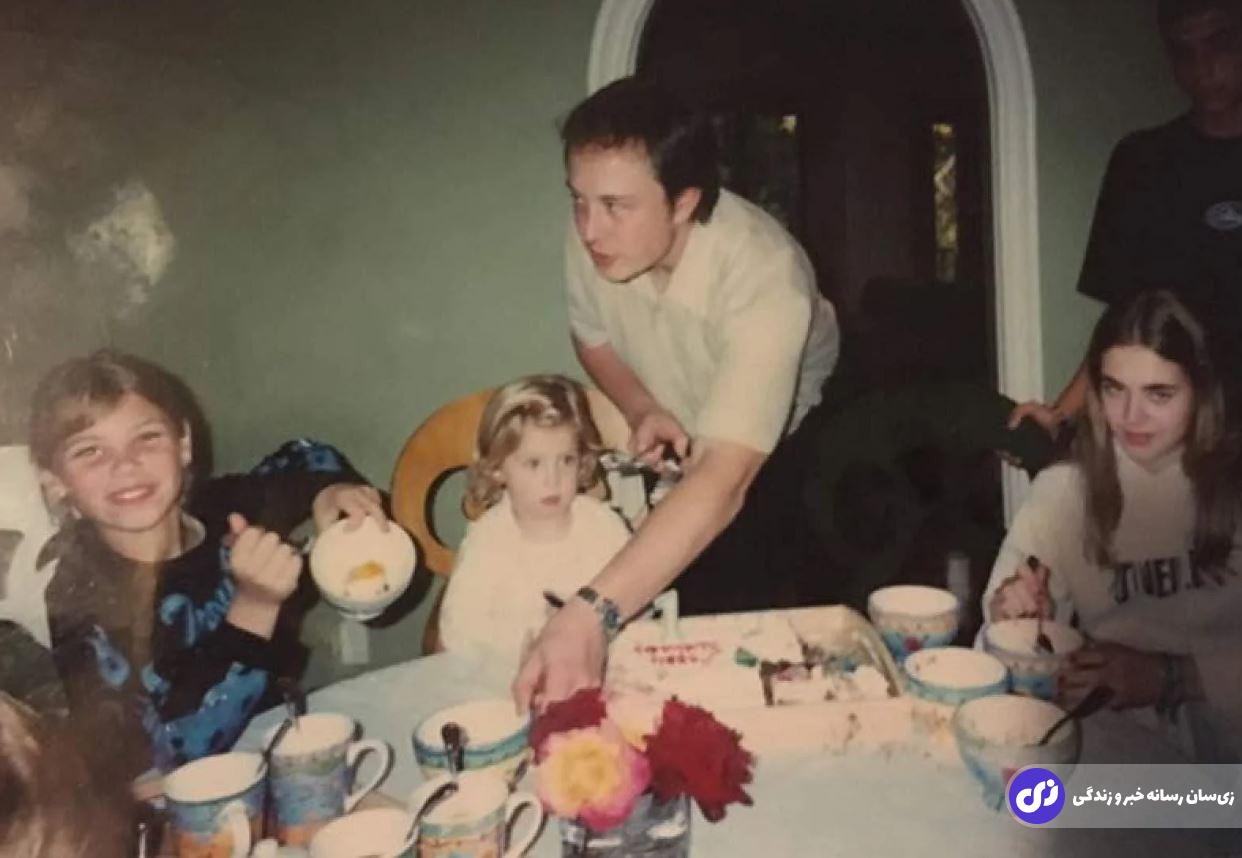 ایلان ماسک در نوجوانی در کنار خواهر و برادرهایش