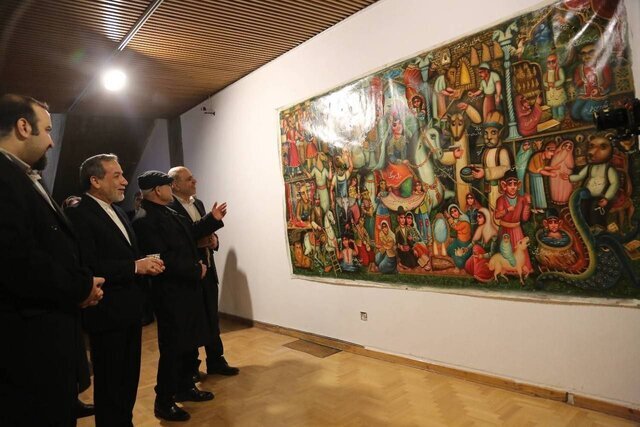 بازدید عراقچی و همسر جوانش از نمایشگاه خاص نیاوران