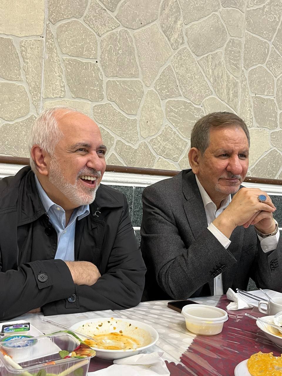 سلفی حسن روحانی و ابطحی در یک مراسم افطاری