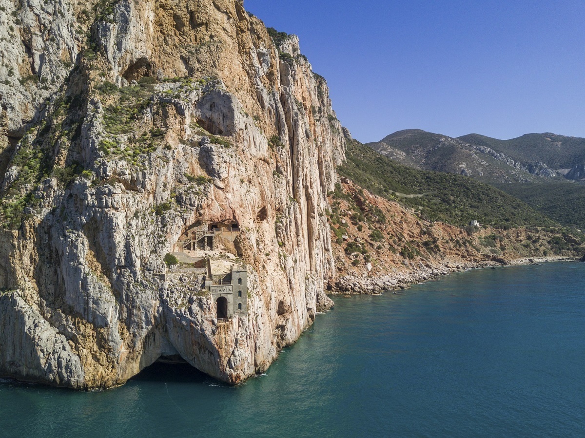 تصاویر | پورتو فلاویا؛ مخوف‌ترین شاهکار مهندسی دنیا در دل صخره‌های ساردینیا