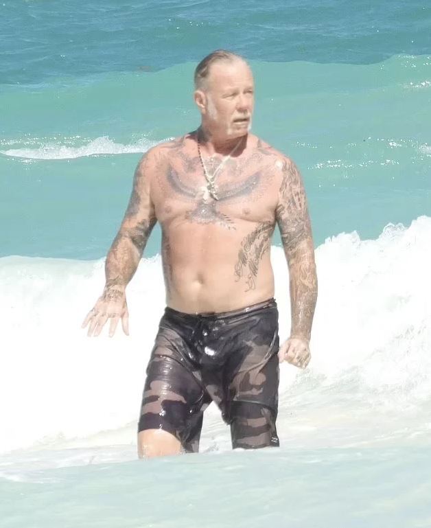 تغییر ظاهر جیمز هتفیلد؛ خواننده‌ی افسانه‌ای متالیکا در تعطیلات در کنار نامزد جوانش