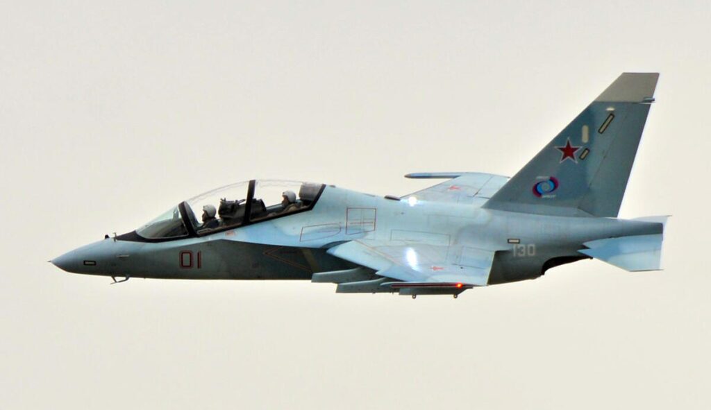 رونمایی از جنگنده «یاک ۱۳۰» در رزمایش ذوالفقار ۱۴۰۳ ارتش ایران