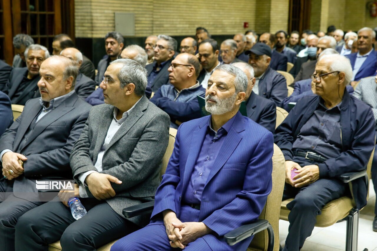 (عکس) تیپ کت و شلواری فرمانده کل ارتش در یک مراسم